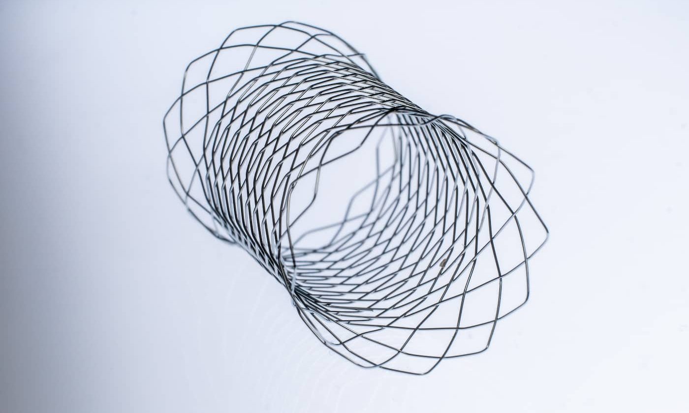 Wire based uncovered stent implant